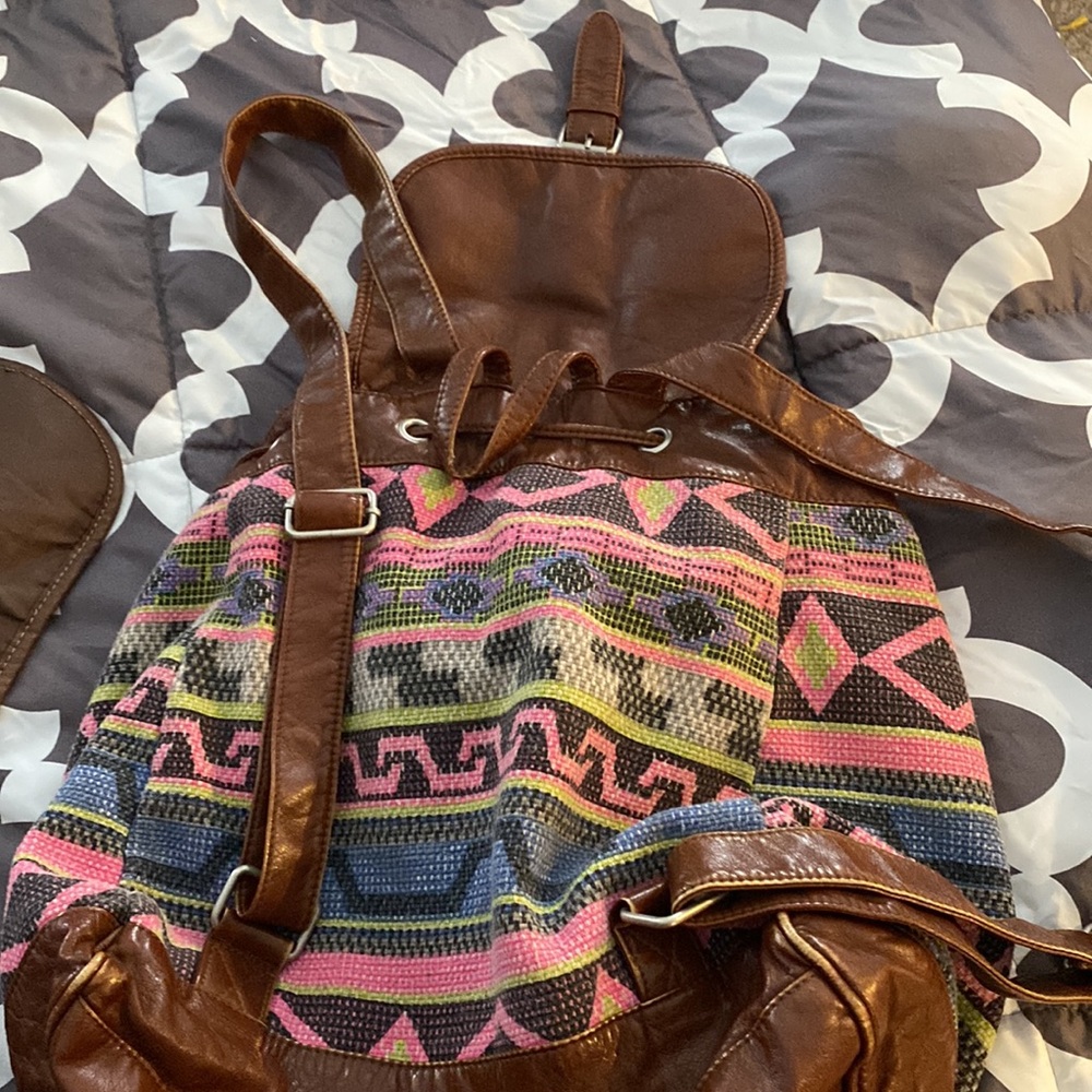 Patterned back pack - Picture 2 of 3